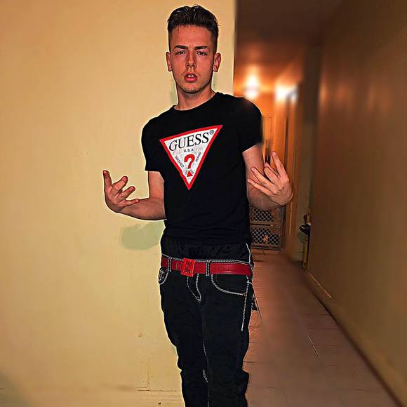 Meet your Posher, Raphael - Picture 1 of 1